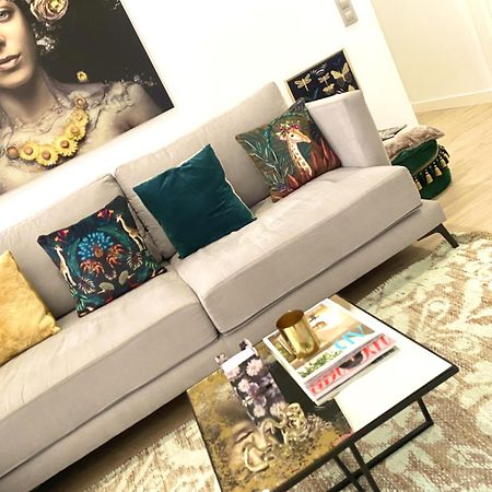 Barcelona Chic Apartments- Free Parking - 10 Min From Bcn City Centre By Metro Eksteriør bilde