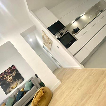 Barcelona Chic Apartments- Free Parking - 10 Min From Bcn City Centre By Metro Eksteriør bilde