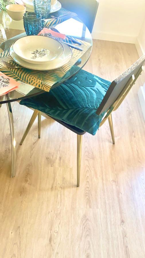 Barcelona Chic Apartments- Free Parking - 10 Min From Bcn City Centre By Metro Eksteriør bilde