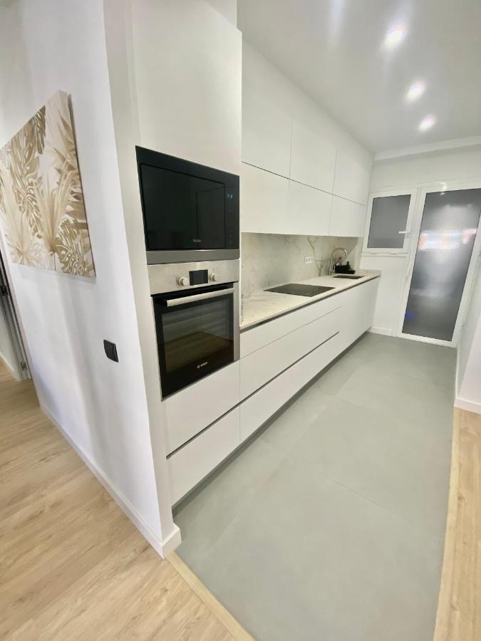 Barcelona Chic Apartments- Free Parking - 10 Min From Bcn City Centre By Metro Eksteriør bilde