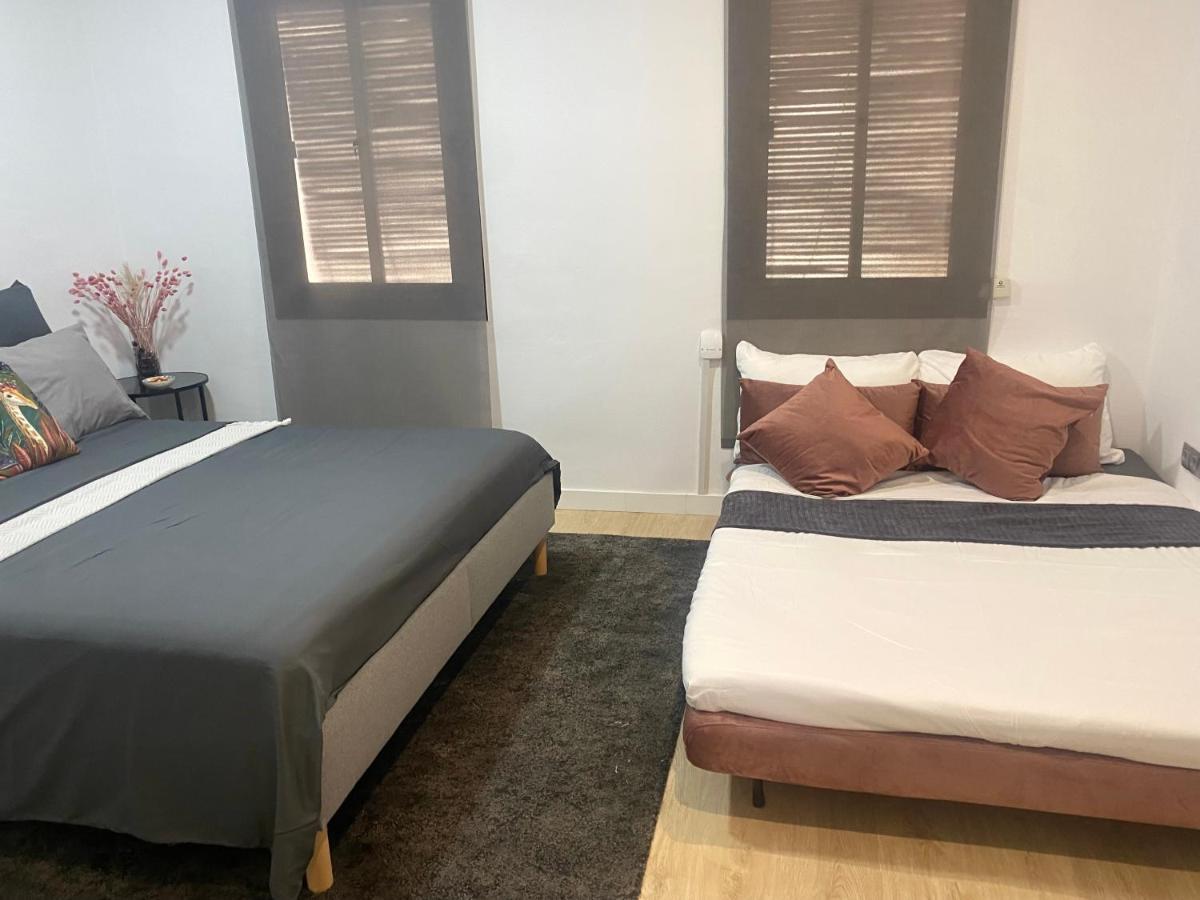 Barcelona Chic Apartments- Free Parking - 10 Min From Bcn City Centre By Metro Eksteriør bilde