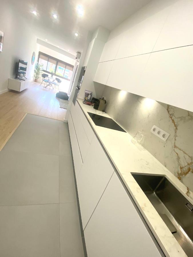 Barcelona Chic Apartments- Free Parking - 10 Min From Bcn City Centre By Metro Eksteriør bilde
