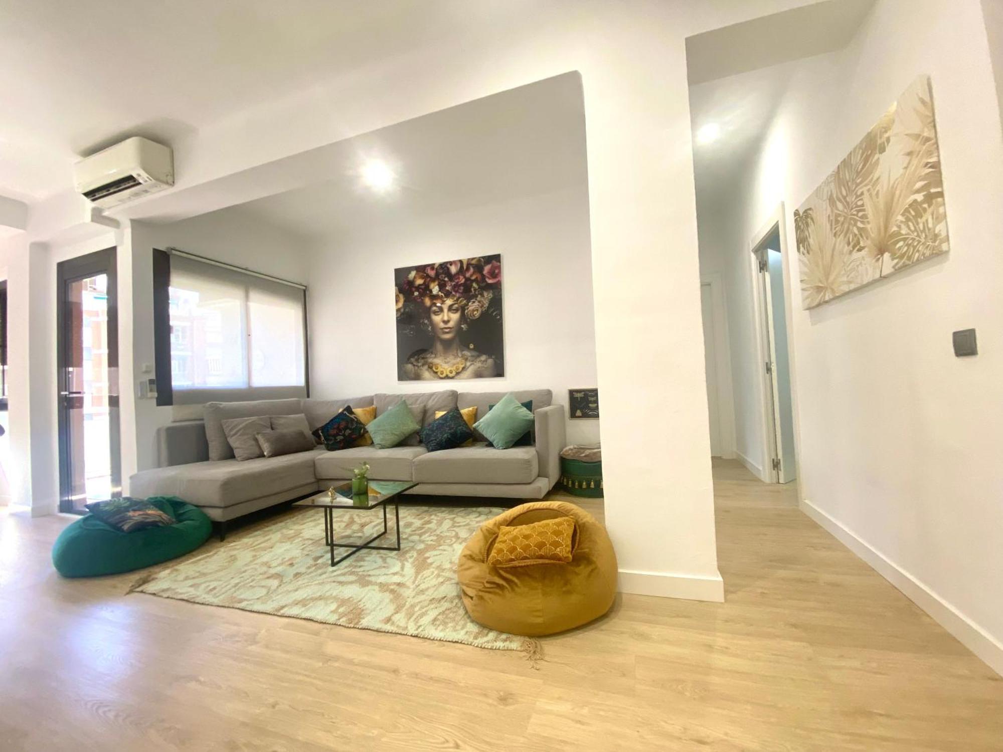 Barcelona Chic Apartments- Free Parking - 10 Min From Bcn City Centre By Metro Eksteriør bilde