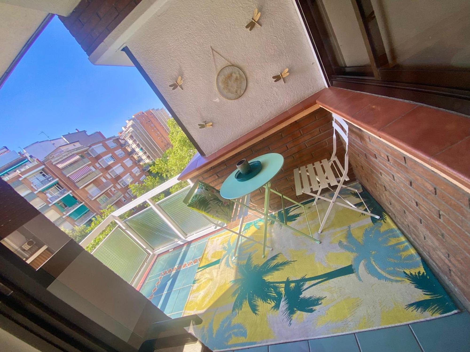 Barcelona Chic Apartments- Free Parking - 10 Min From Bcn City Centre By Metro Eksteriør bilde